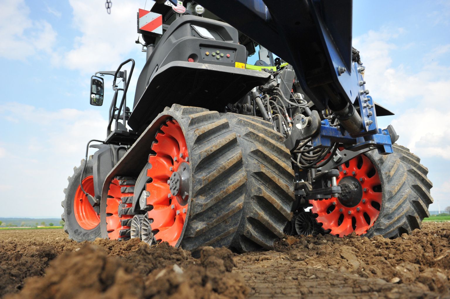 Claas adds track widths for Axion TT