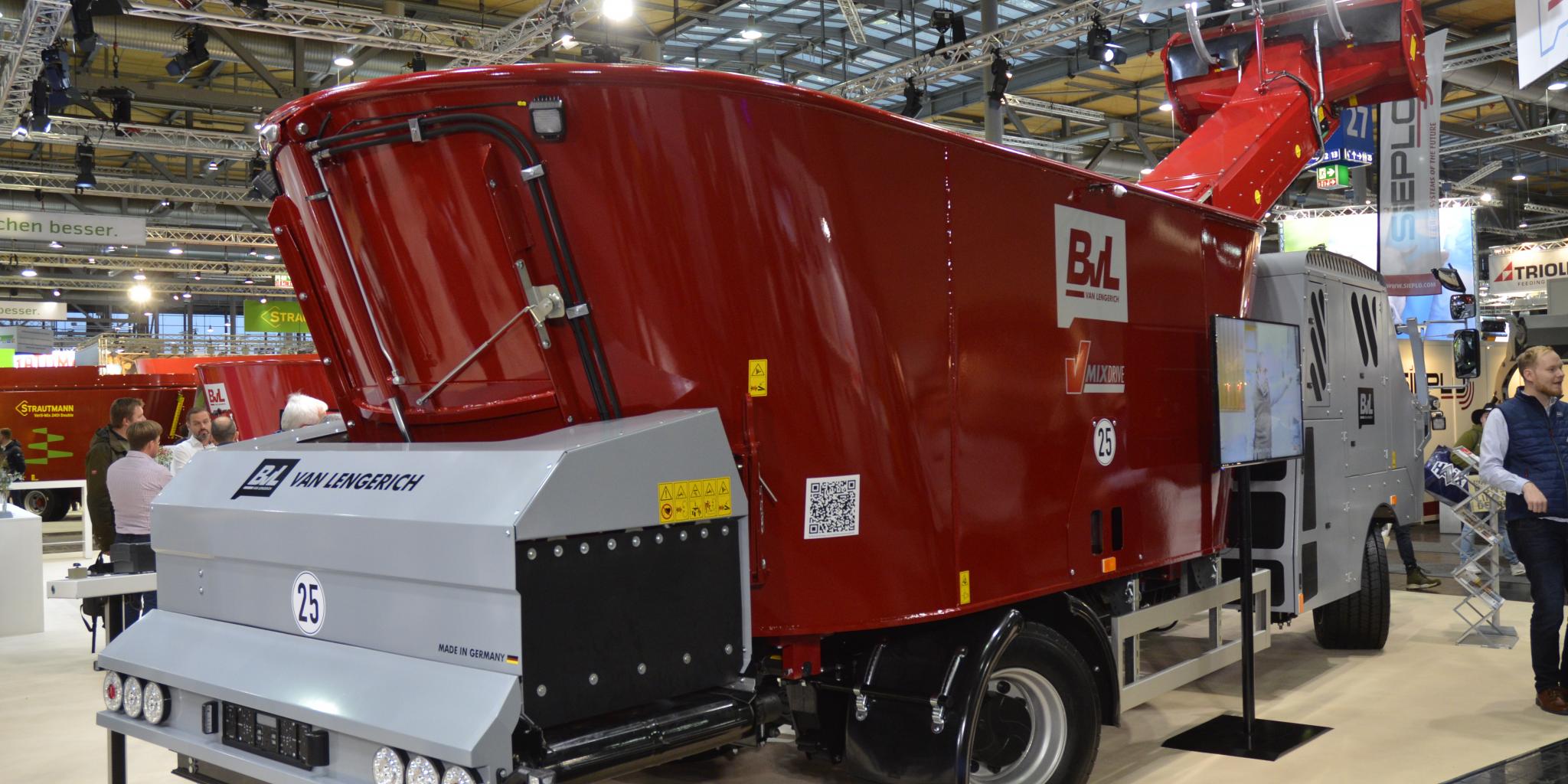 Compact twin auger BvL mixer wagon