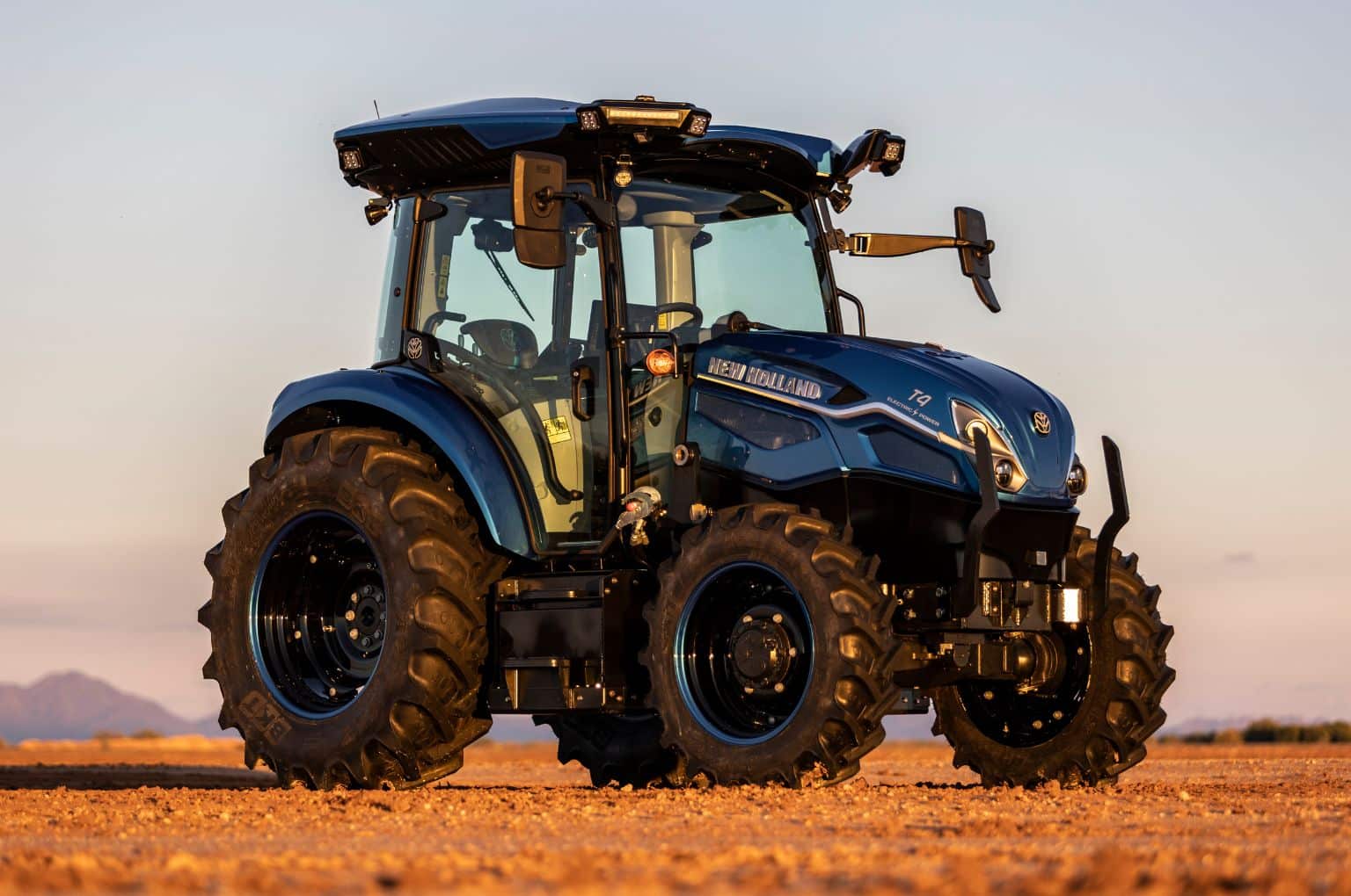 Electric New Holland T4 runs autonomously