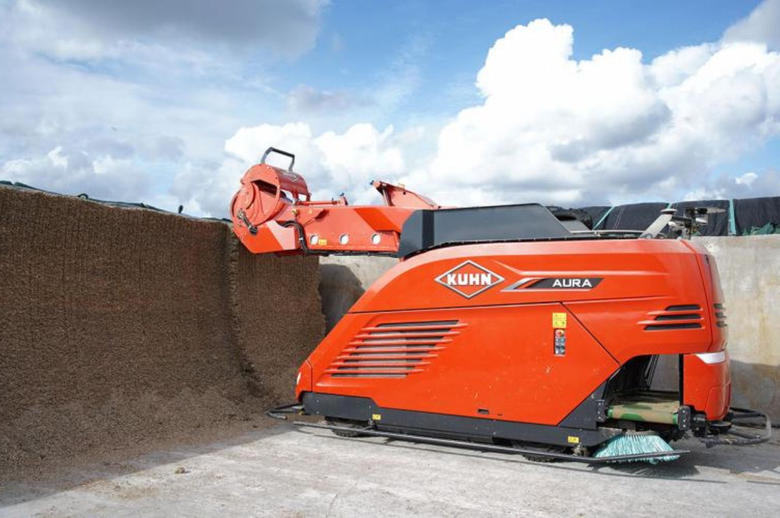 Kuhn Aura mixer operates fully autonomously  