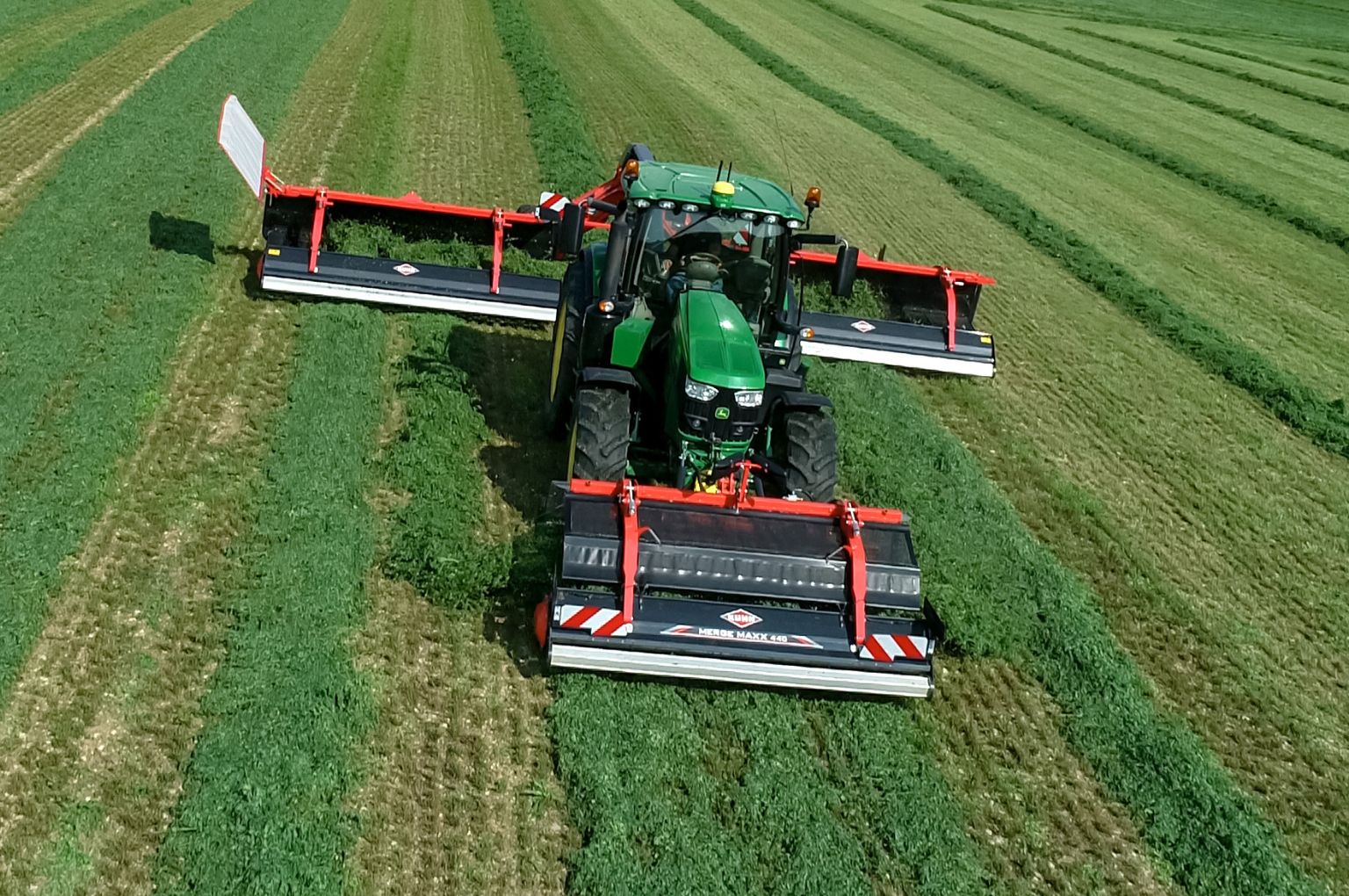 Merge Maxx front belt rake from Kuhn