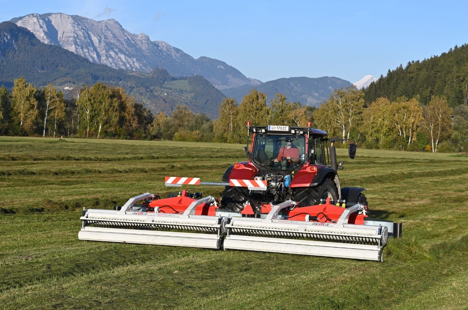 Respiro belt rake for tractors with reverse drive