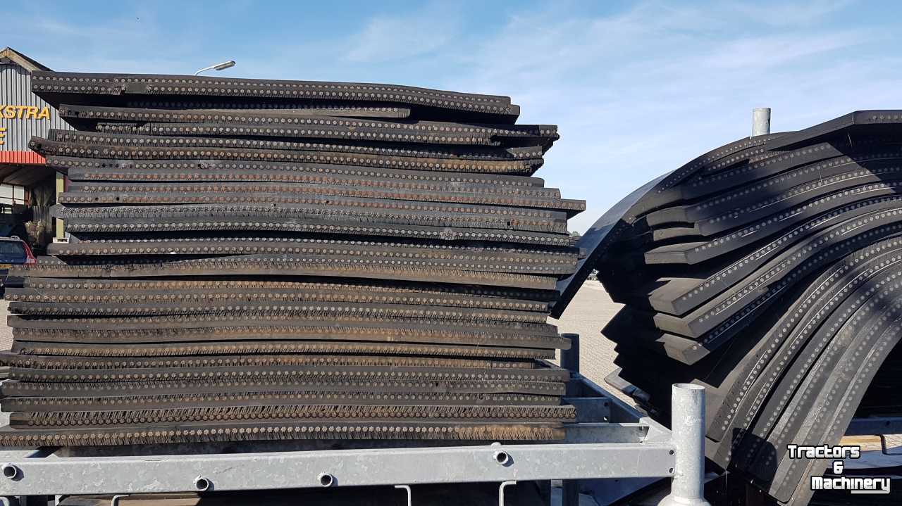 Rubber yard scraper Qmac 50% op 2e keus Rubbermatten voor sneeuwschuif - mestschuif met staalinlage