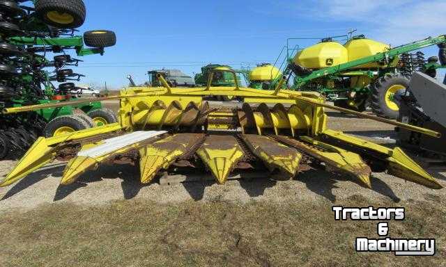 Cornhead John Deere 666 6ROW CHAINHEAD CORNHEAD ONTARIO CAN