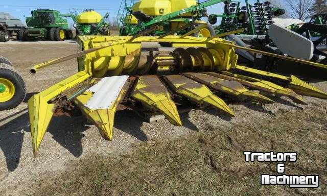 Cornhead John Deere 666 6ROW CHAINHEAD CORNHEAD ONTARIO CAN