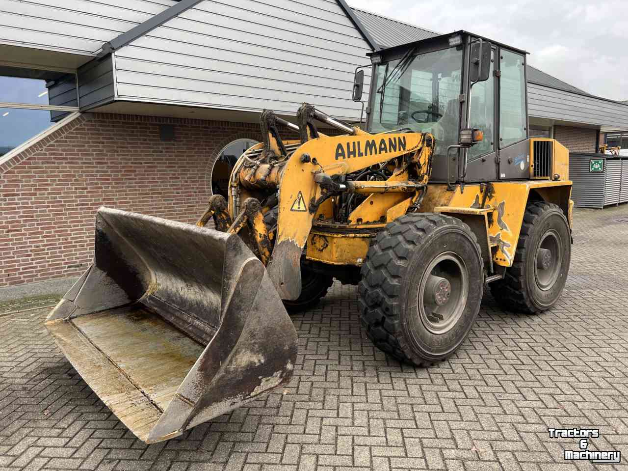 Wheelloader Ahlmann AZ14t shovel