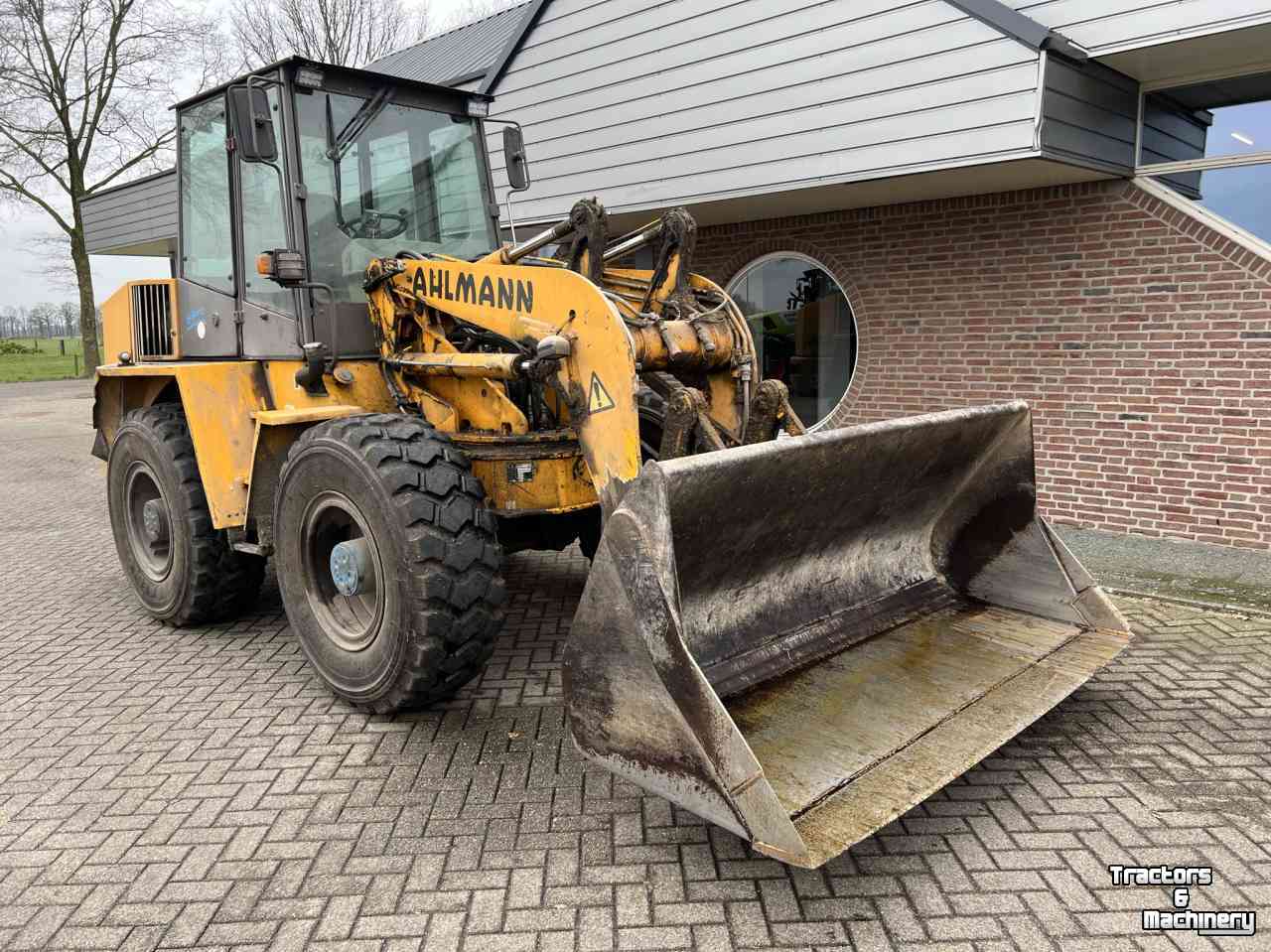 Wheelloader Ahlmann AZ14t shovel