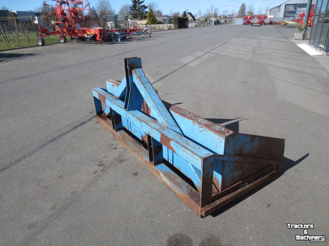 Tractor tipping boxes  Grondbak