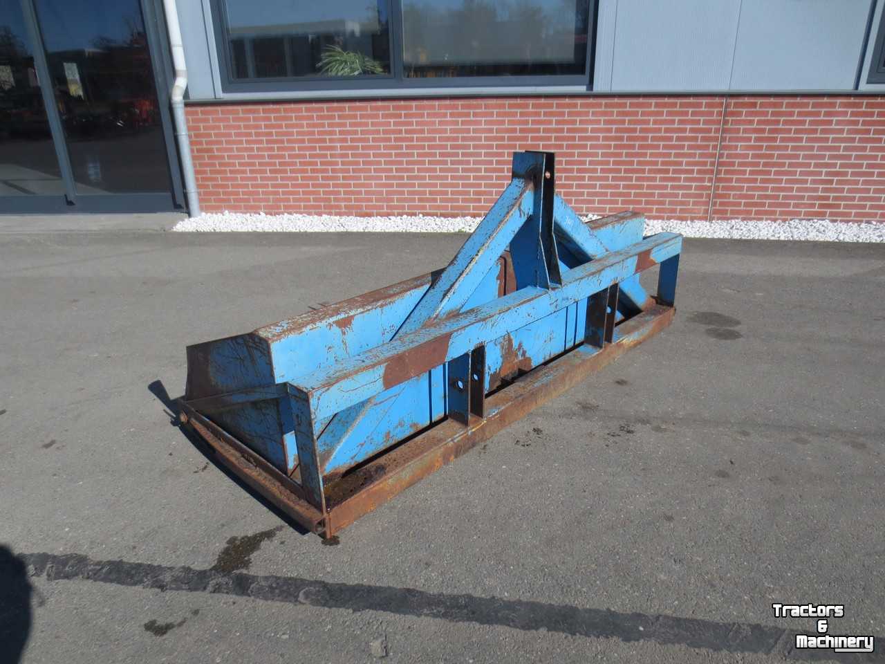 Tractor tipping boxes  Grondbak