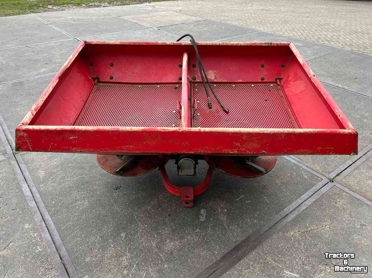 Fertilizer spreader Lely kunstmeststrooier dungelstreuer