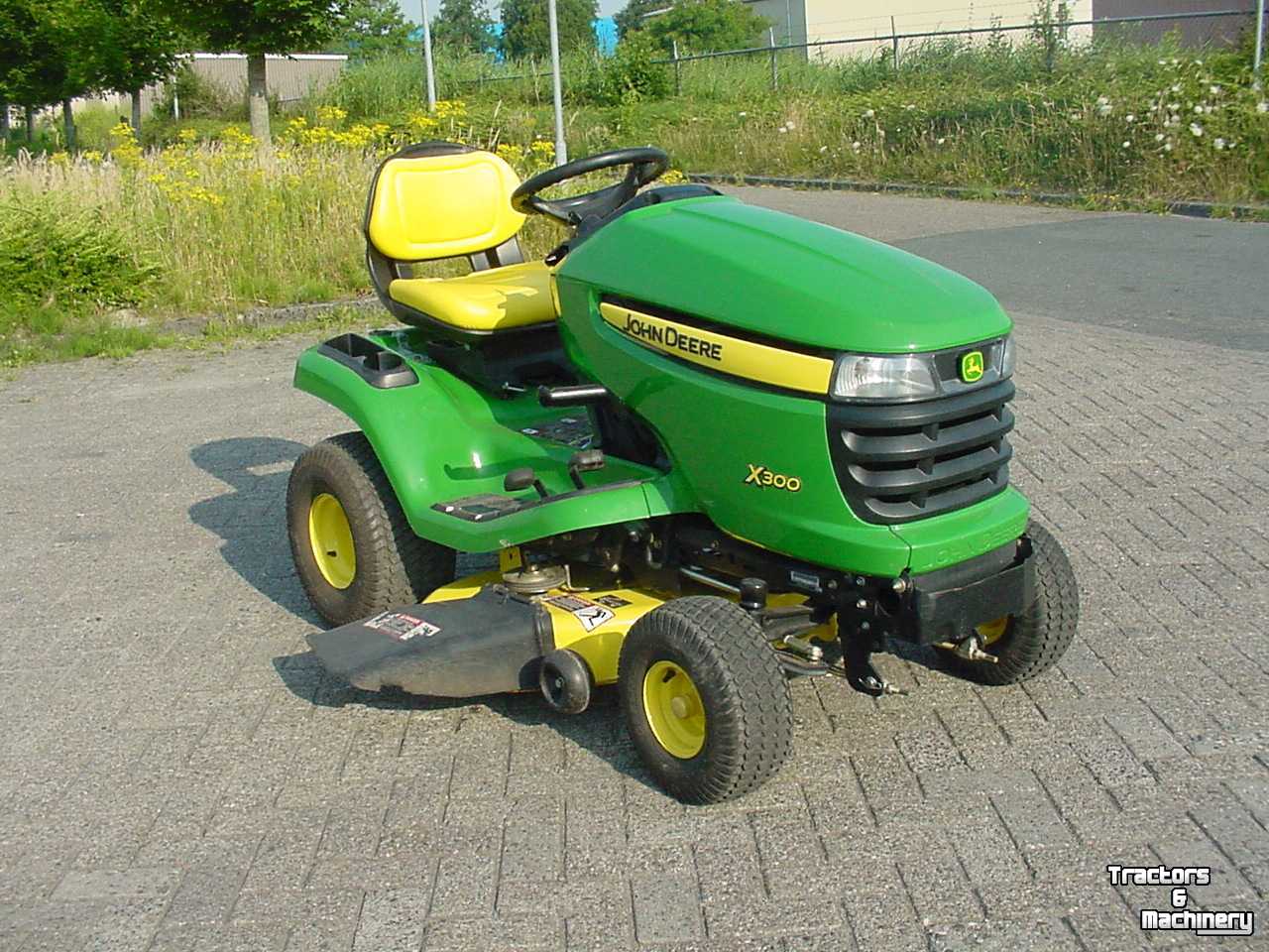 Mower self-propelled John Deere X300