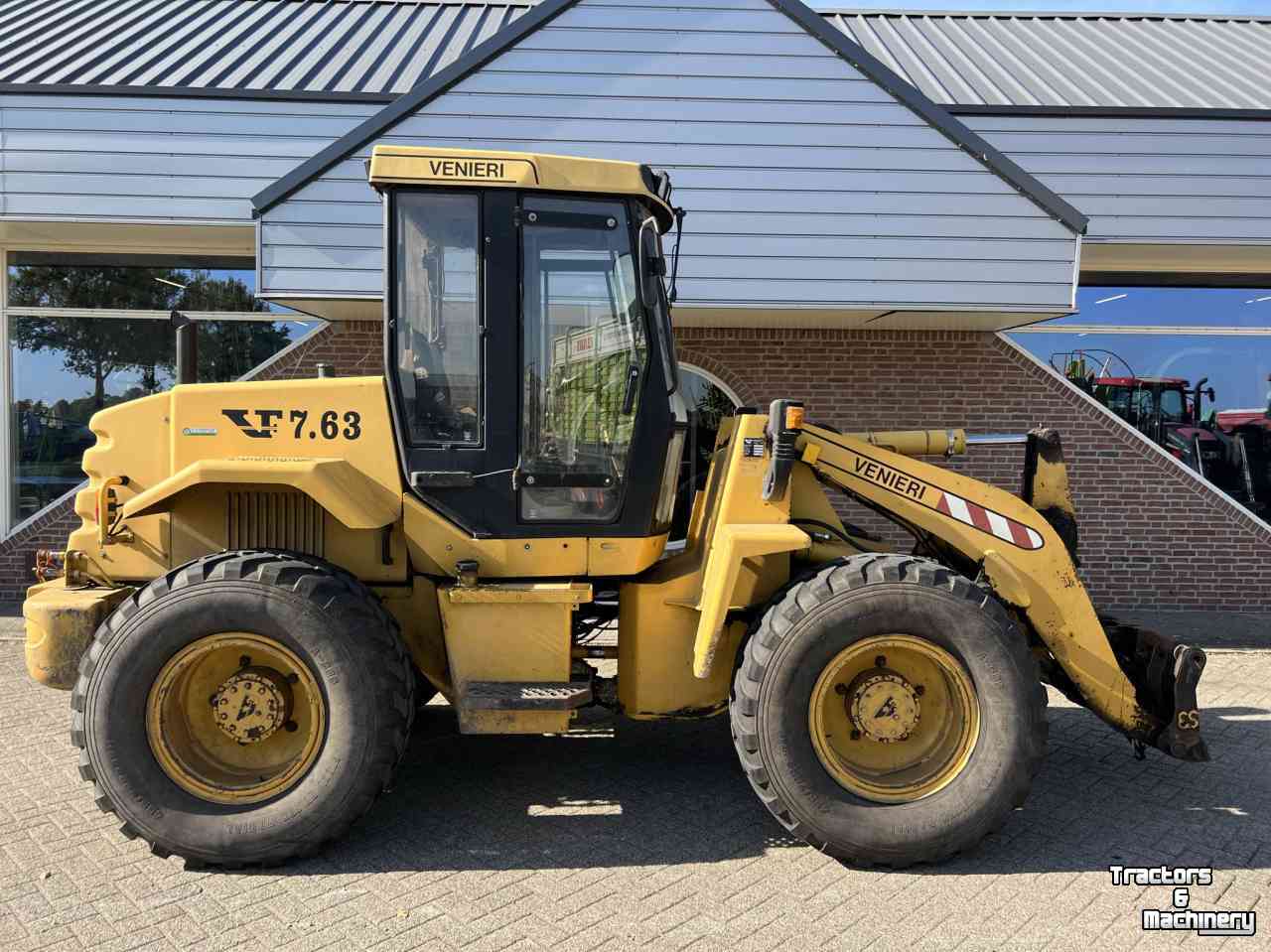 Wheelloader Venieri VF 763 shovel