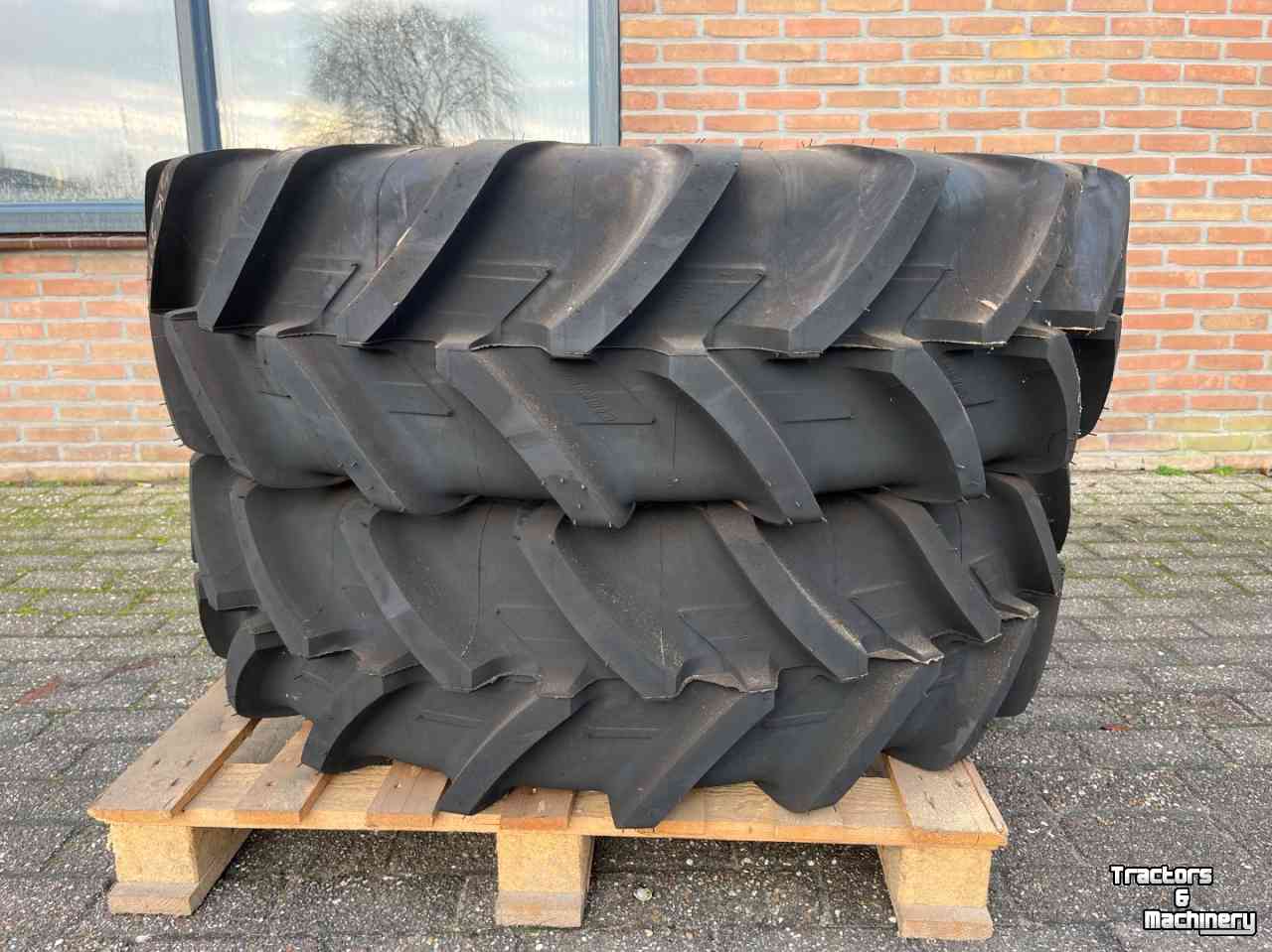 Wheels, Tyres, Rims & Dual spacers Michelin 13.6R28 80%