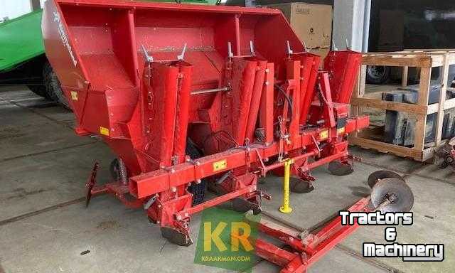 Potato planter Kverneland UN3100 Pootmachine Potato Planter