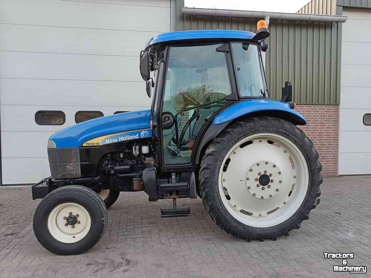 Tractors New Holland T5010