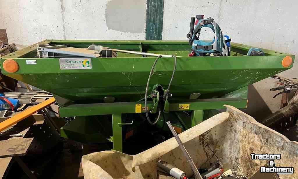 Fertilizer spreader Amazone Kunstmeststrooier