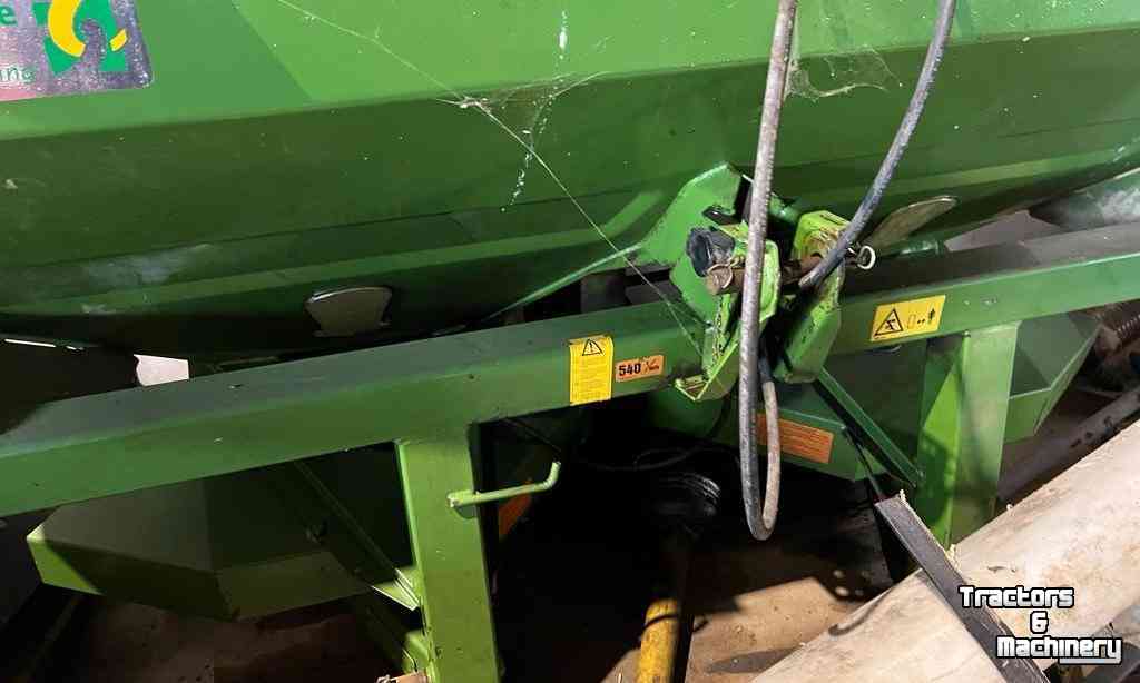 Fertilizer spreader Amazone Kunstmeststrooier