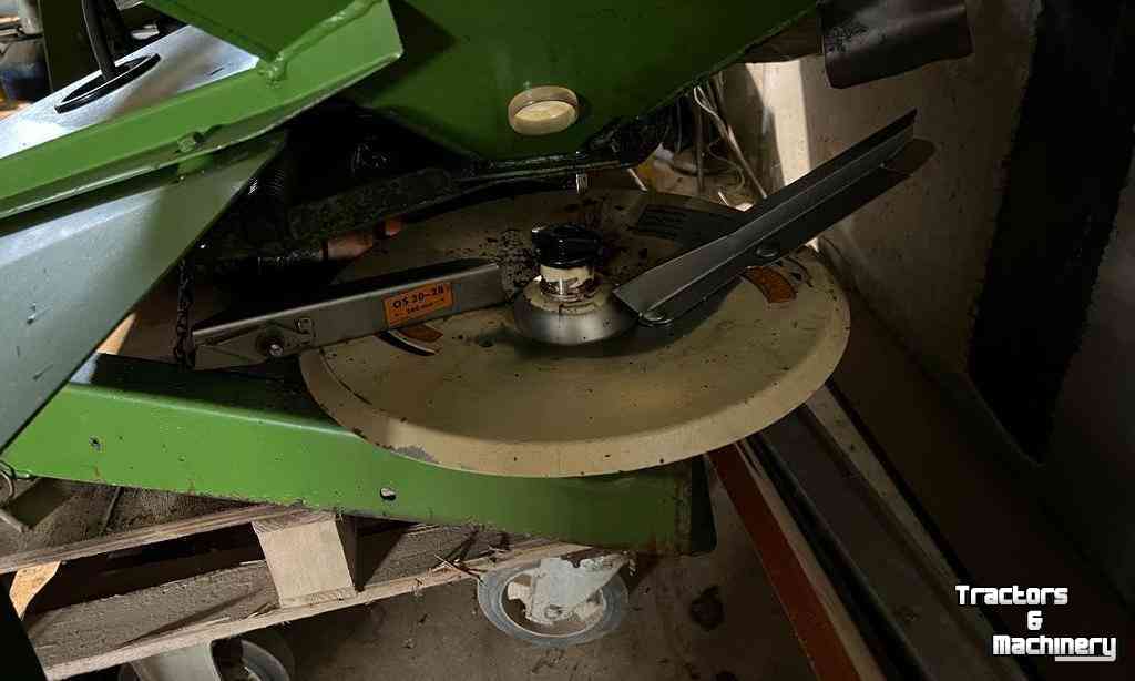 Fertilizer spreader Amazone Kunstmeststrooier