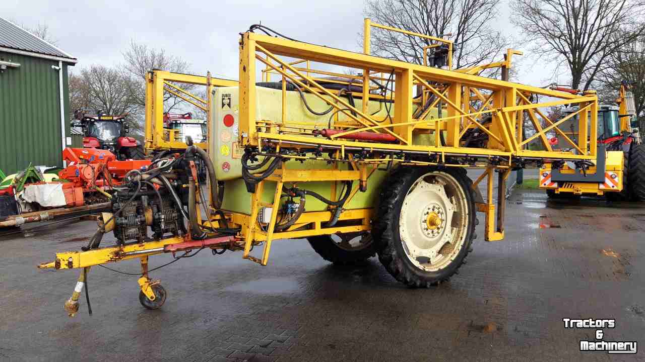 Fieldsprayer pull-type Dubex ANHA 33 m. 3200 l. veldspuiten