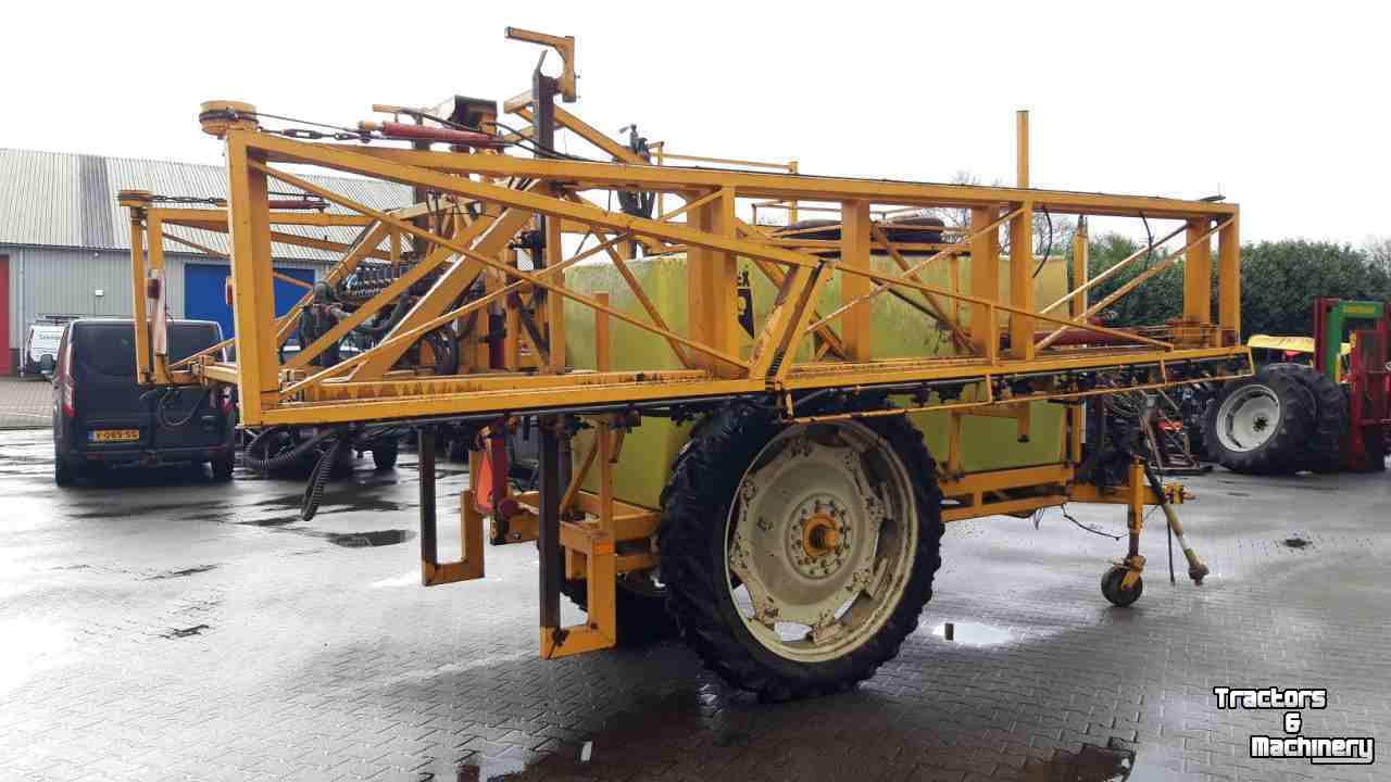 Fieldsprayer pull-type Dubex ANHA 33 m. 3200 l. veldspuiten