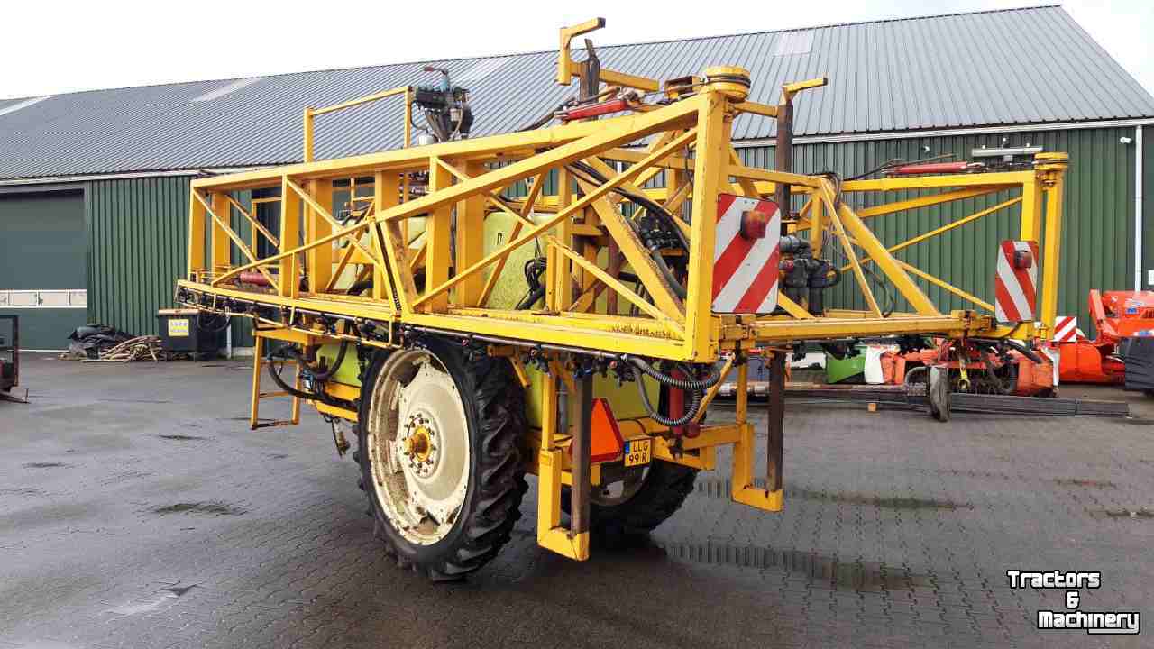 Fieldsprayer pull-type Dubex ANHA 33 m. 3200 l. veldspuiten