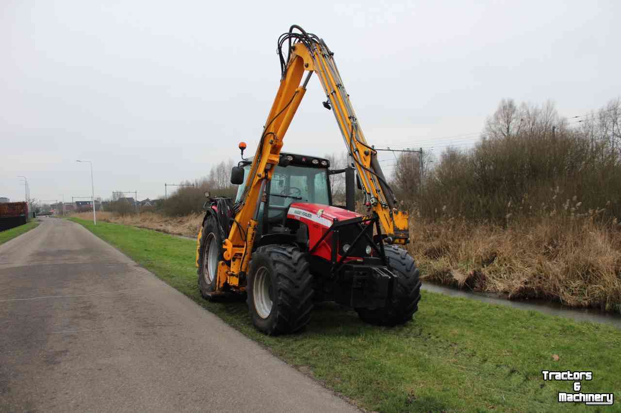 Mowing arm Massey Ferguson 7480 met Herder Grenadier MBK513LS