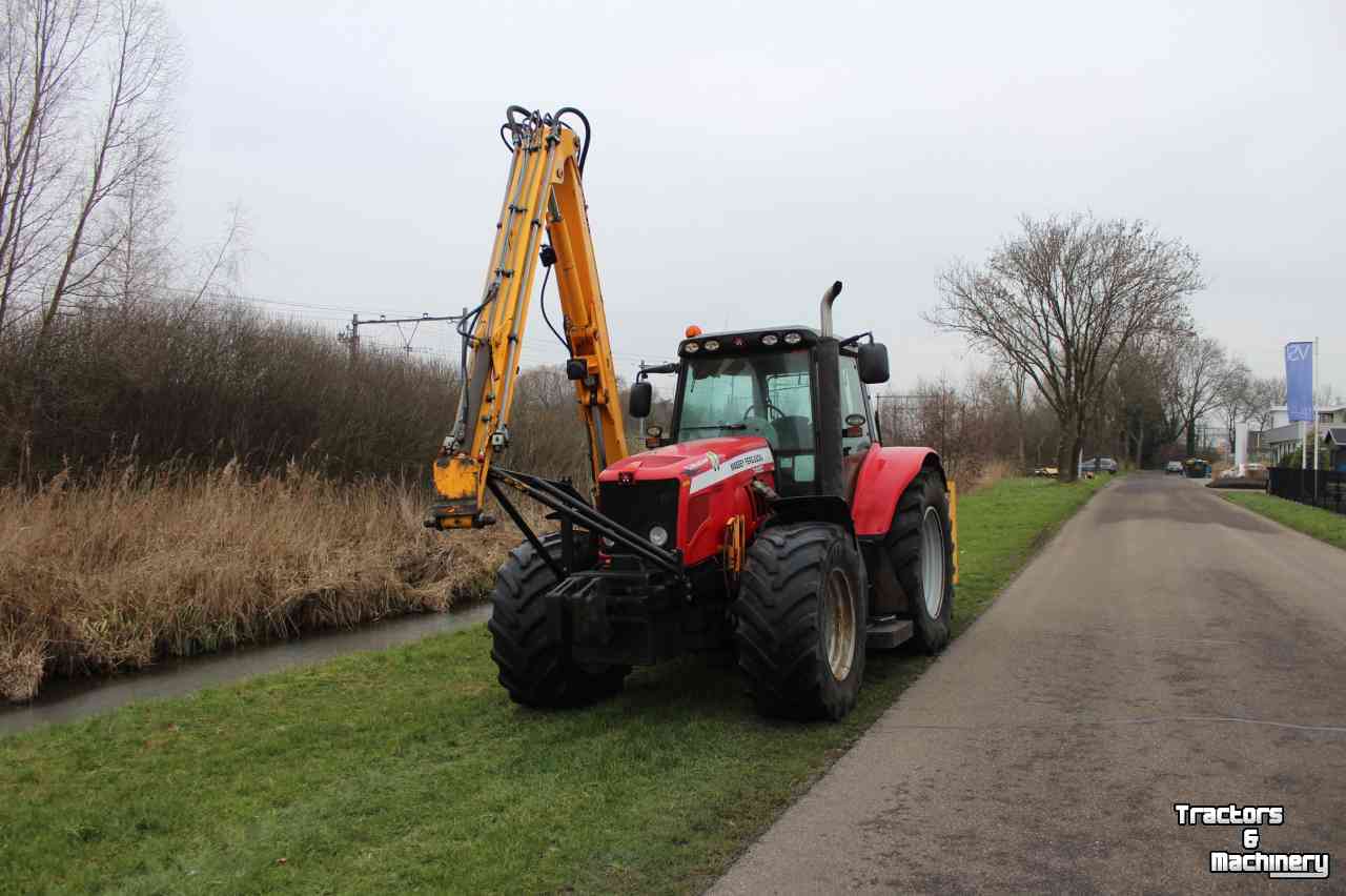 Mowing arm Massey Ferguson 7480 met Herder Grenadier MBK513LS