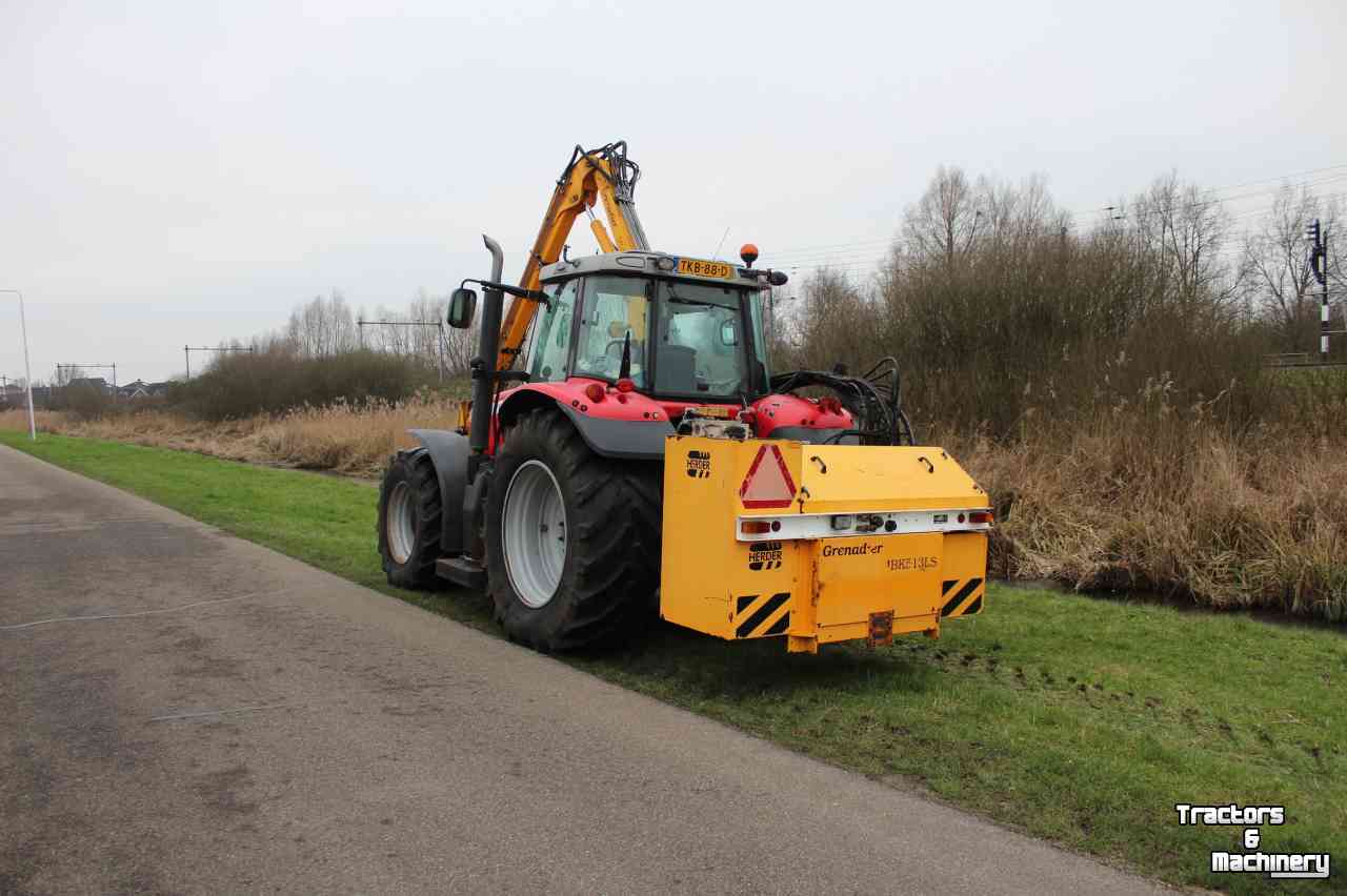 Mowing arm Massey Ferguson 7480 met Herder Grenadier MBK513LS