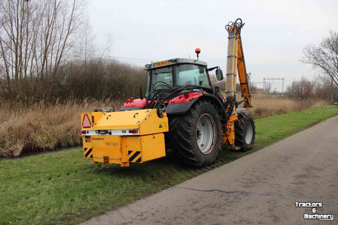 Mowing arm Massey Ferguson 7480 met Herder Grenadier MBK513LS