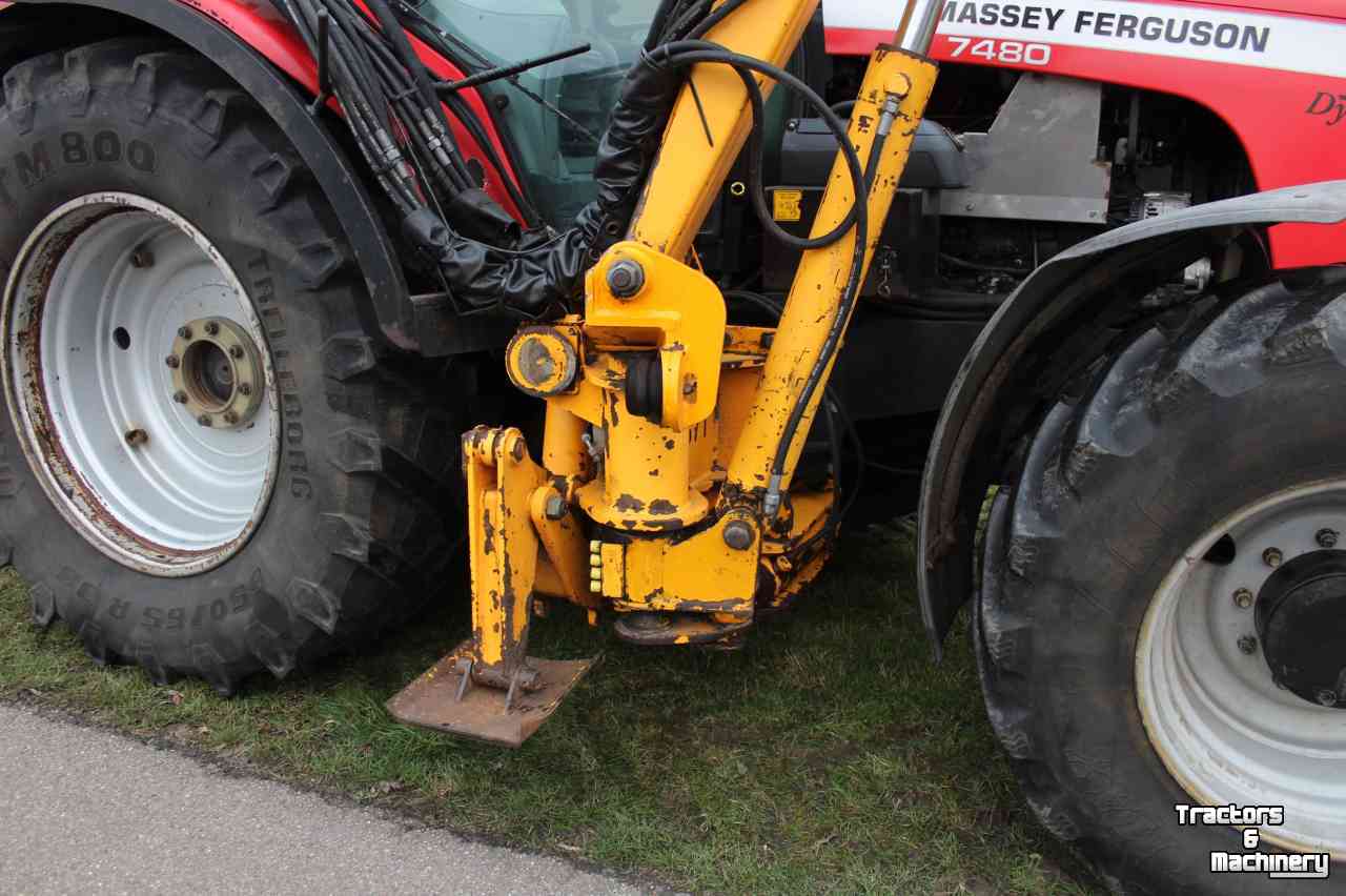 Mowing arm Massey Ferguson 7480 met Herder Grenadier MBK513LS