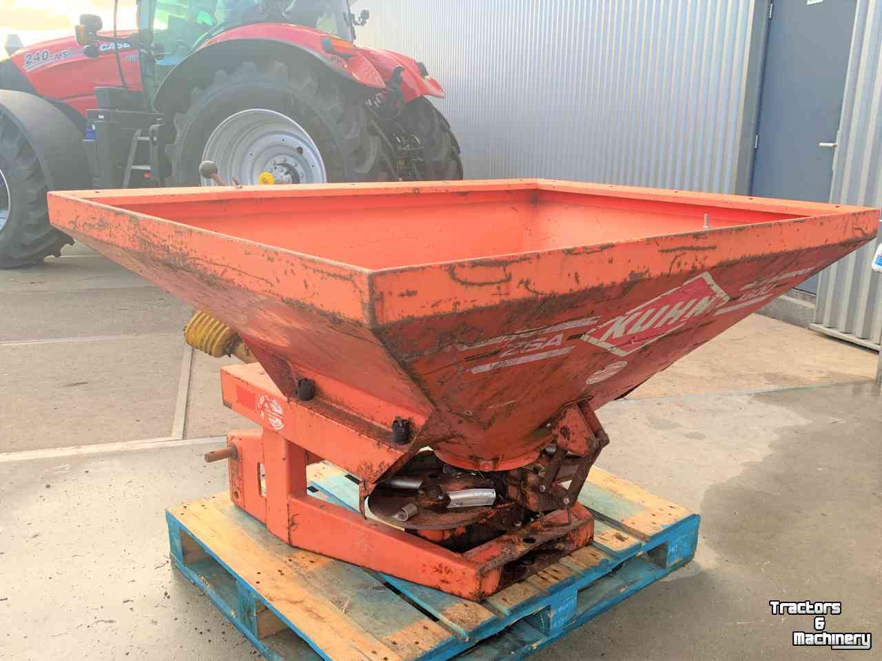 Fertilizer spreader Kuhn ZSA600