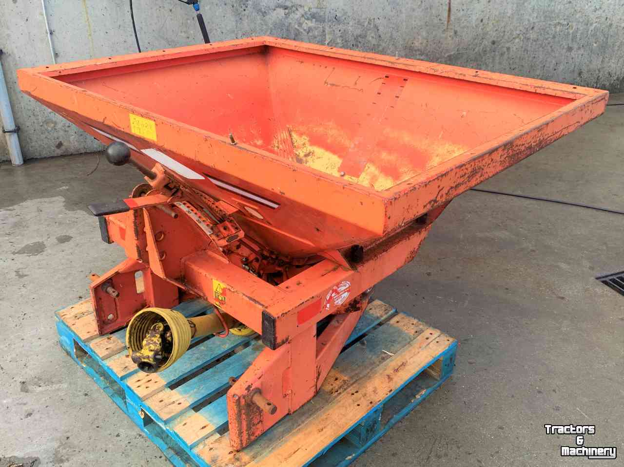 Fertilizer spreader Kuhn ZSA600