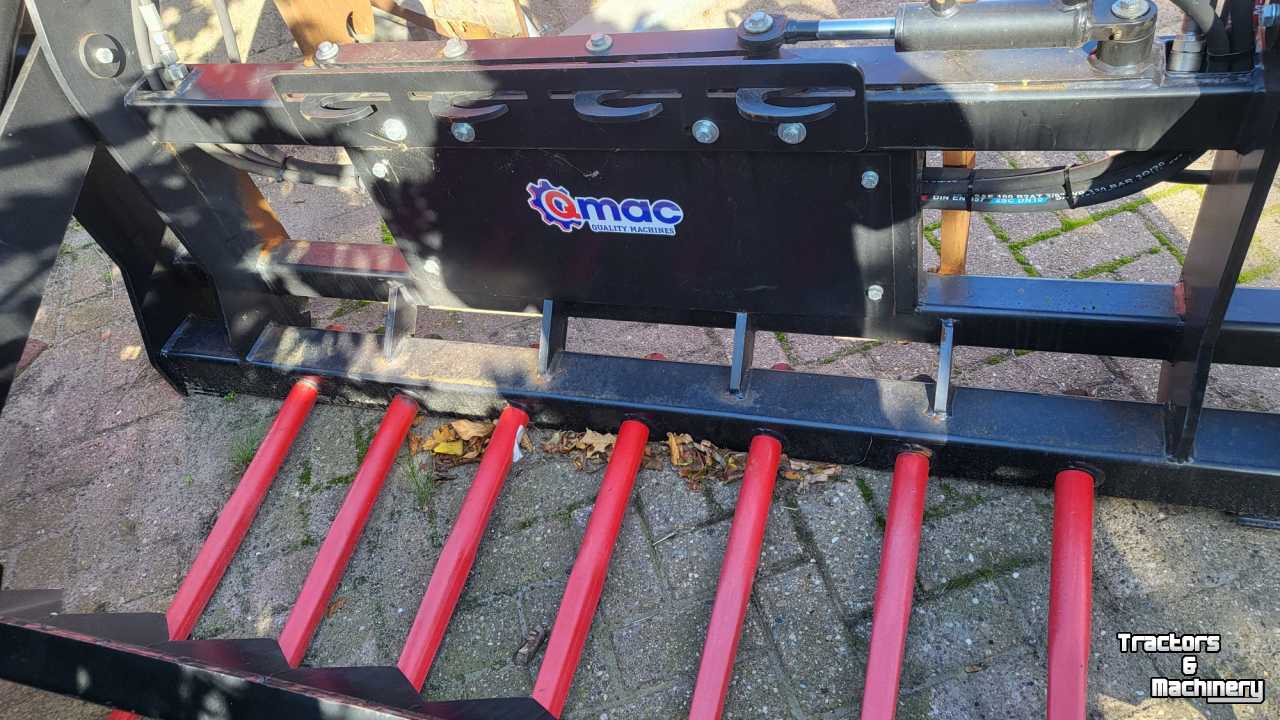 Silage cutting bucket Qmac ballen splitter