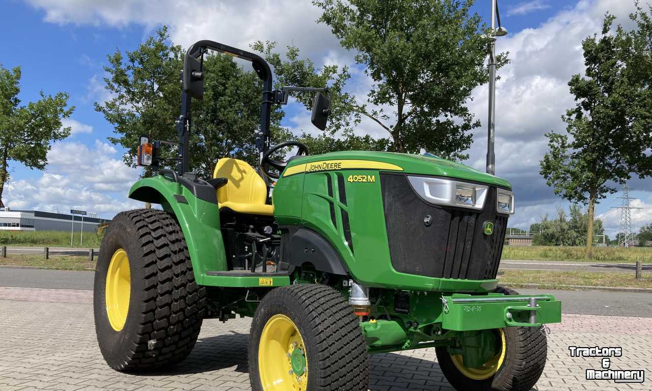 Horticultural Tractors John Deere 4052 M Compact Tractor