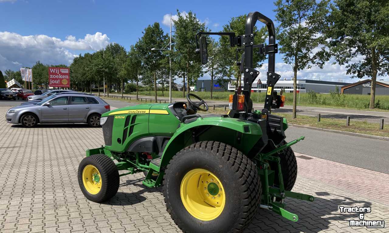 Horticultural Tractors John Deere 4052 M Compact Tractor