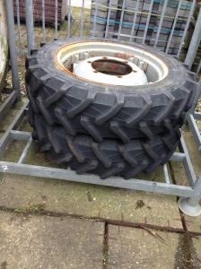 Wheels, Tyres, Rims & Dual spacers Pirelli 280/85R28