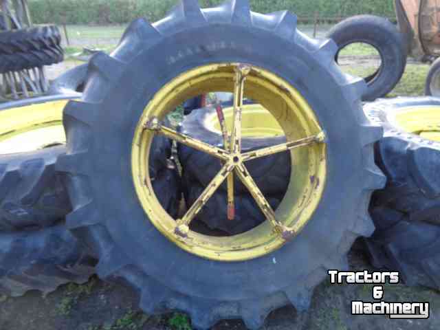 Wheels, Tyres, Rims & Dual spacers Molcon 18,4r34