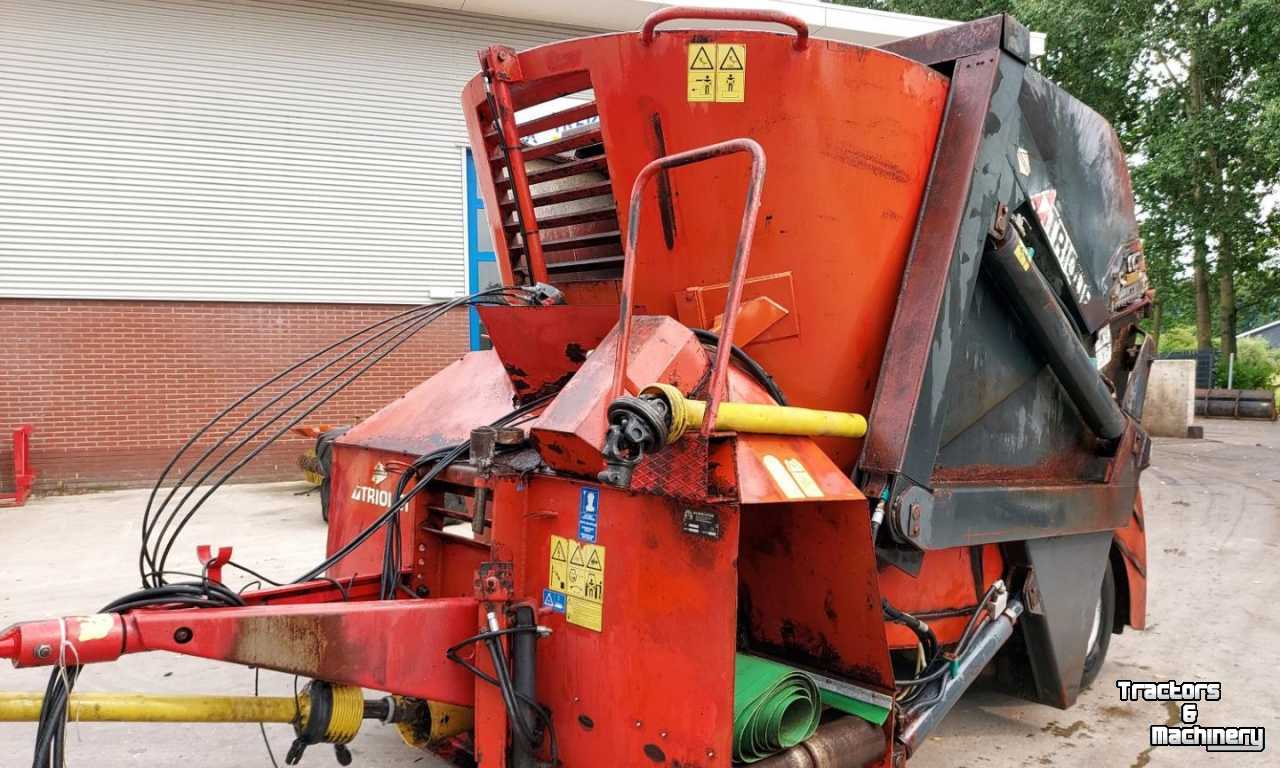 Vertical feed mixer Trioliet Triomix 800 Verticale Voermengwagen