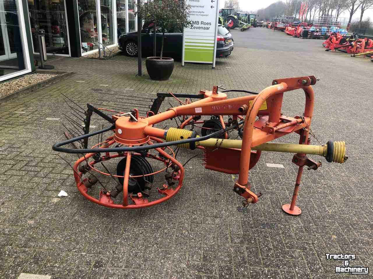 Tedder PZ-Vicon Haybob 300   schudder- hark  strela