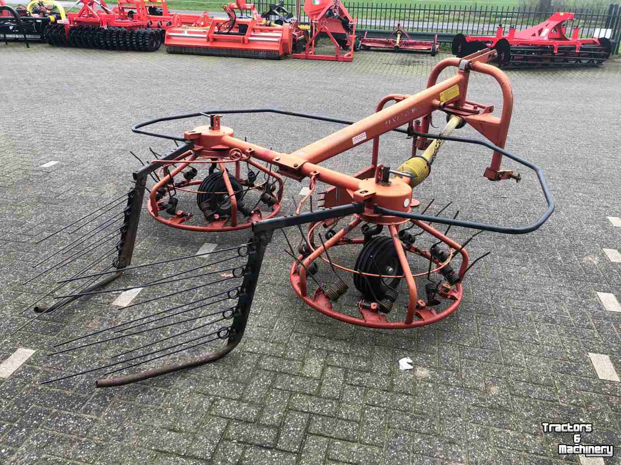 Tedder PZ-Vicon Haybob 300   schudder- hark  strela