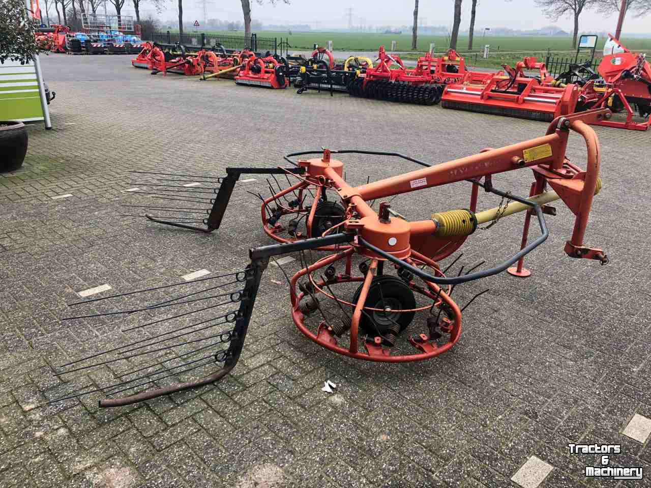 Tedder PZ-Vicon Haybob 300   schudder- hark  strela