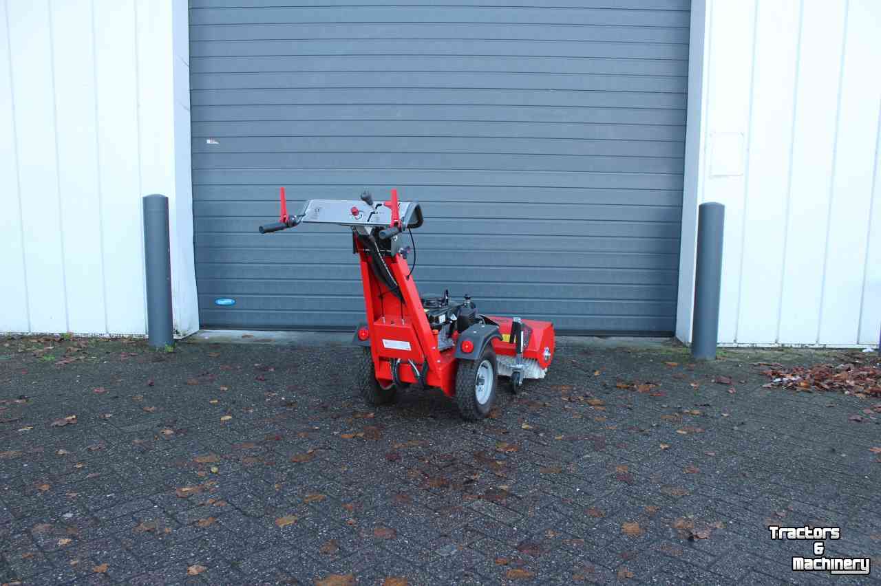 Sweeper Kersten K820 Pro werktuigdrager met bezem