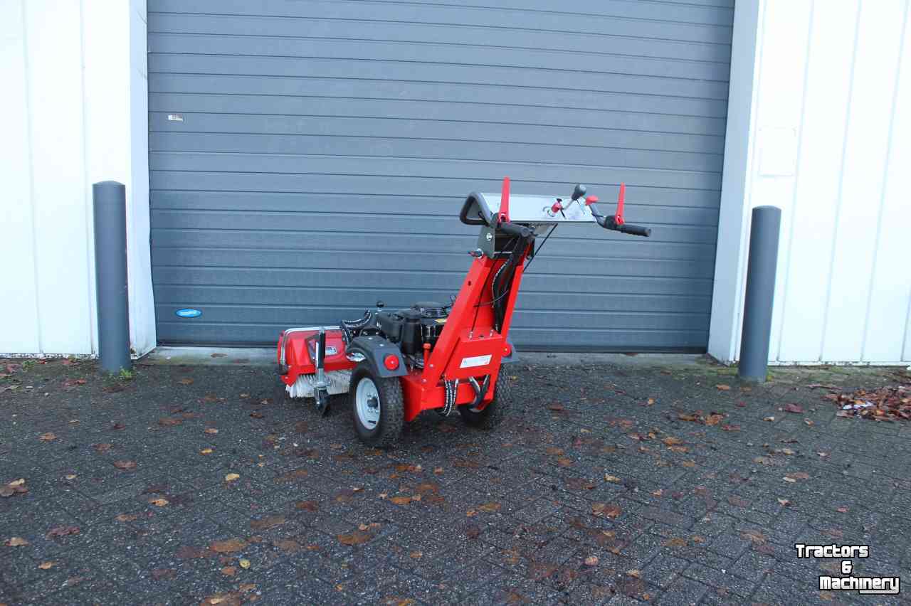 Sweeper Kersten K820 Pro werktuigdrager met bezem