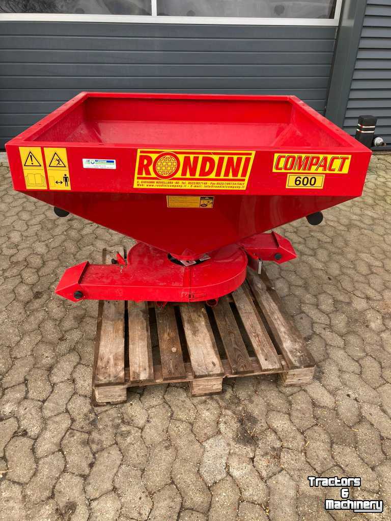 Fertilizer spreader Rondini Compact 600 rijenstrooier / kunstmeststrooier