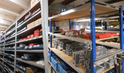 Diverse new spare-parts Kuhn onderdelen voorziening