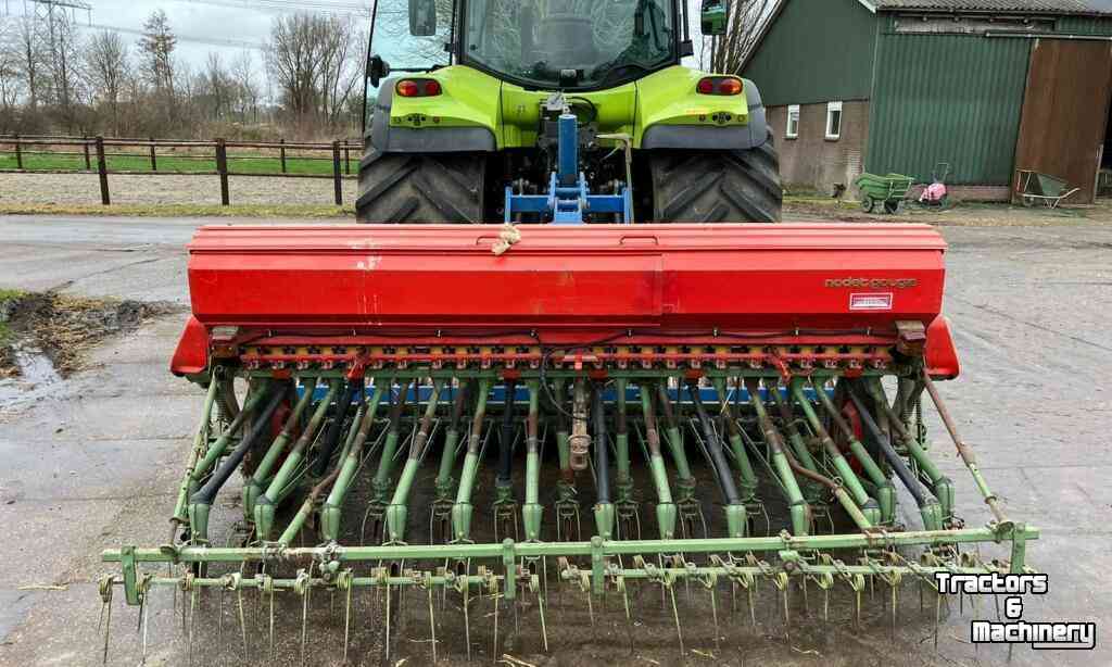 Seed drill Nodet Gougis Zaaimachine