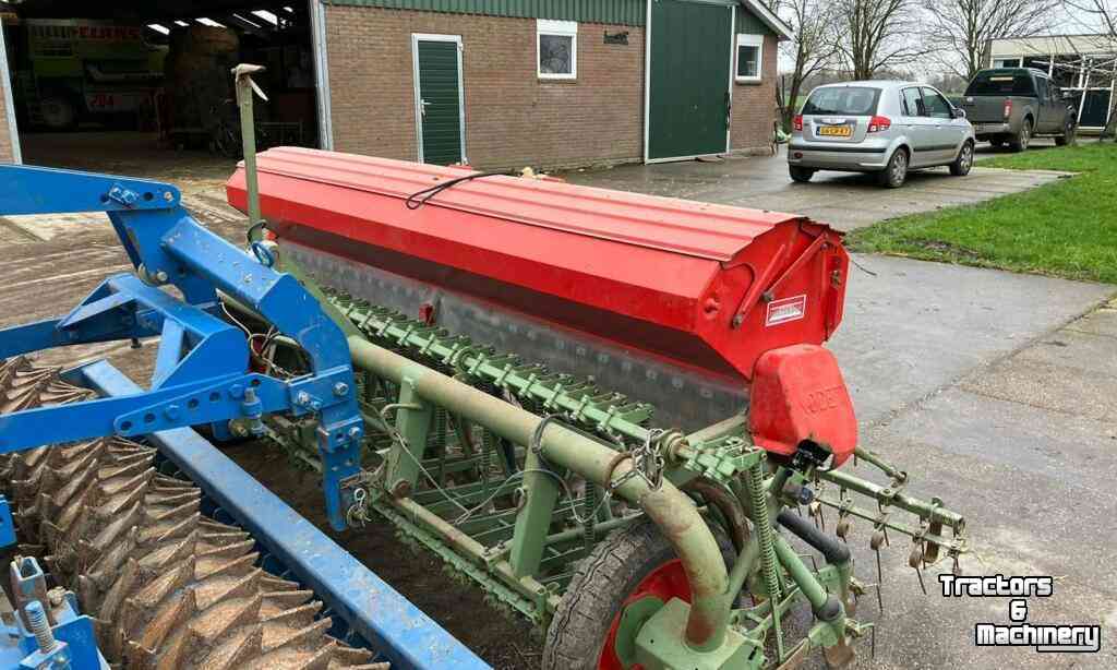 Seed drill Nodet Gougis Zaaimachine