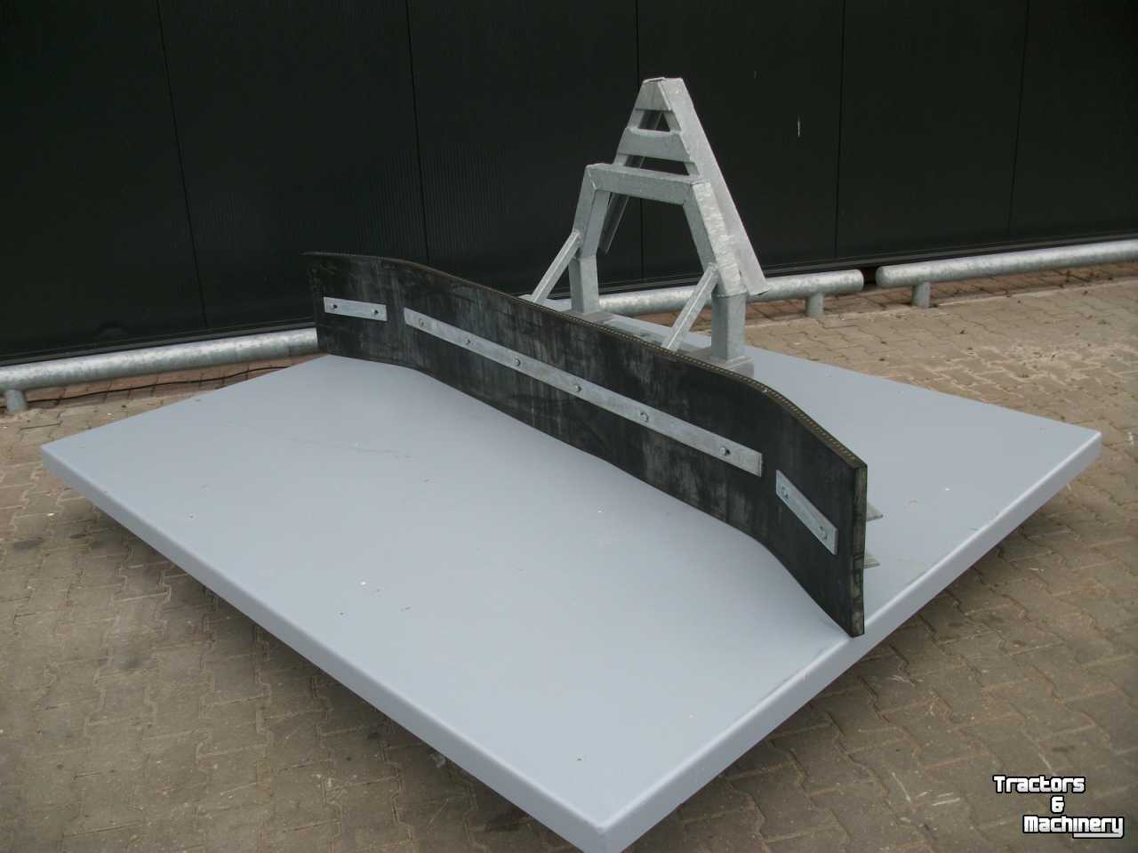 Rubber yard scraper Hofstede NIEUW. rubberschuif erf modder sneeuw rubber voer schuif schuiver