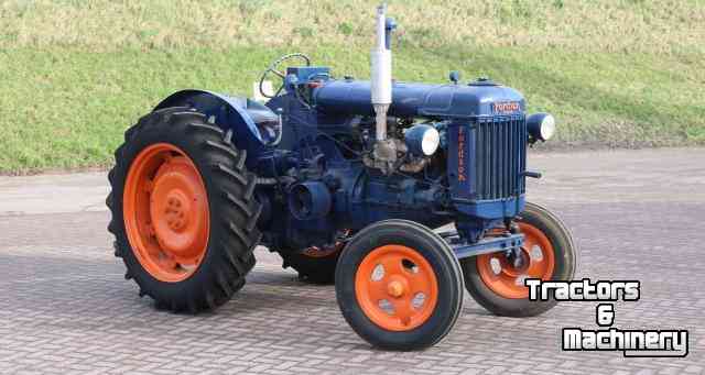 Oldtimers Fordson E27N "Blauwe reiger"