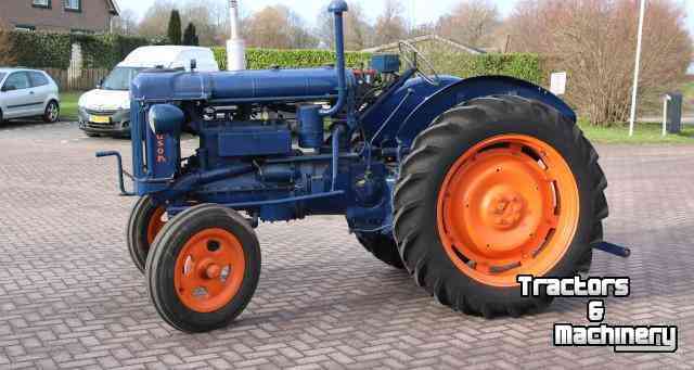 Oldtimers Fordson E27N "Blauwe reiger"